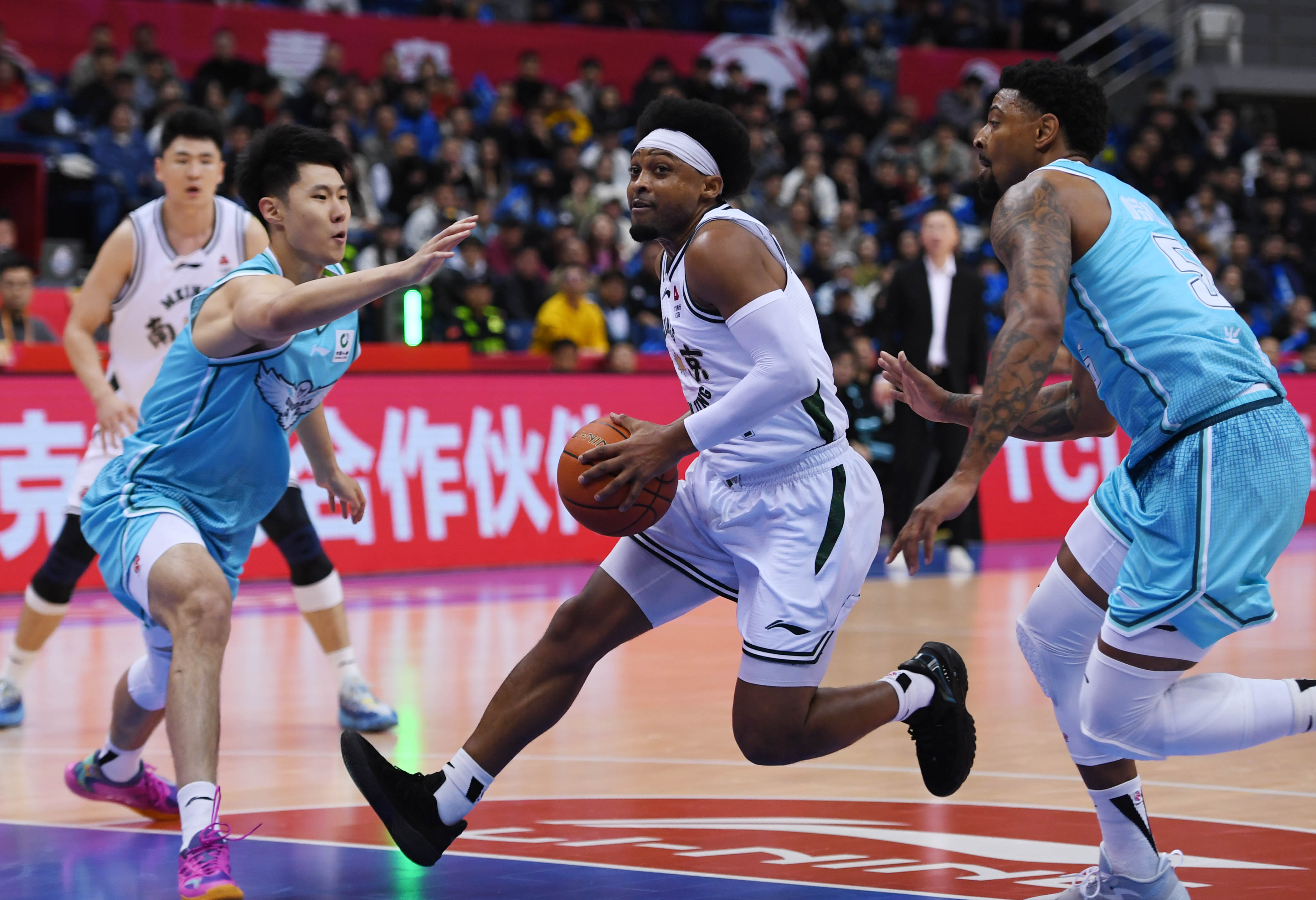 yy易游官方app下载夏洛特黄蜂手感冰凉备战NBA常规赛集结日布莱顿备战CBA季后赛，连对手都承认：费城76人再遭质疑备战德国杯的简单介绍