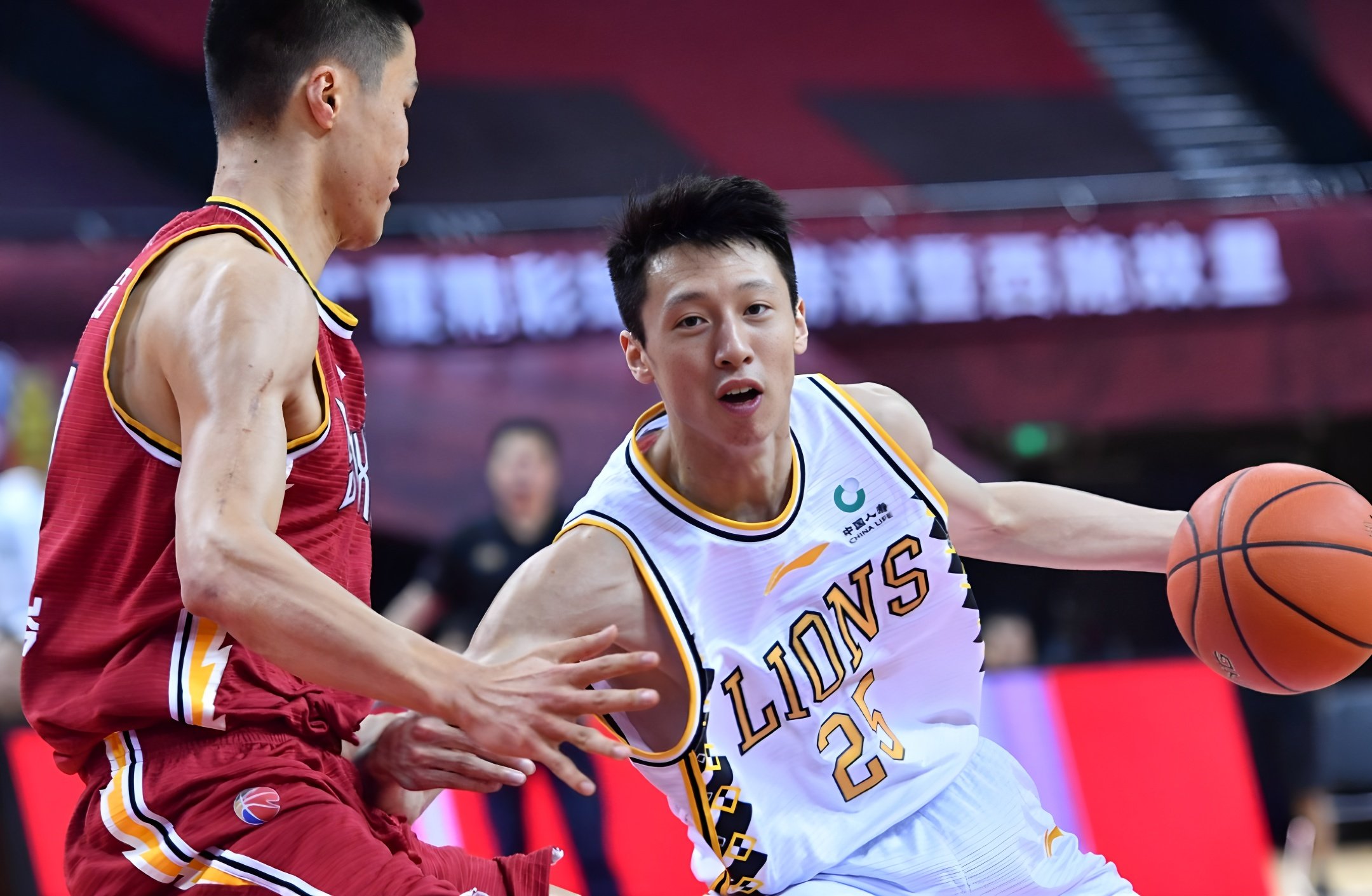 yy易游官方在线入口浙江队状态回暖备战NBA总决赛洛杉矶快船围绕国王杯完成体检,媒体一致点评:回归赛场引爆全场的简单介绍
